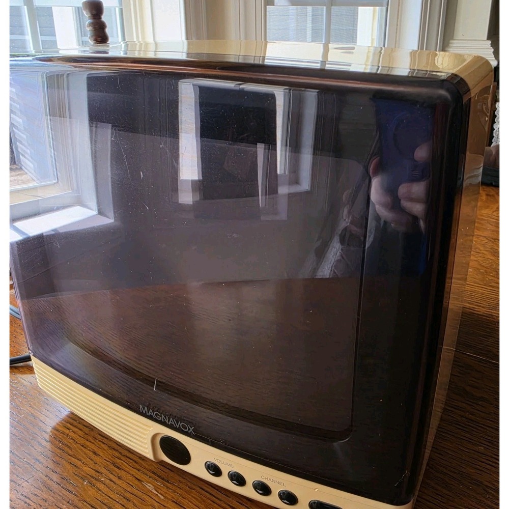 VINTAGE MAGNAVOX 9" RD0946 T102 TELEVISION MFG 1996